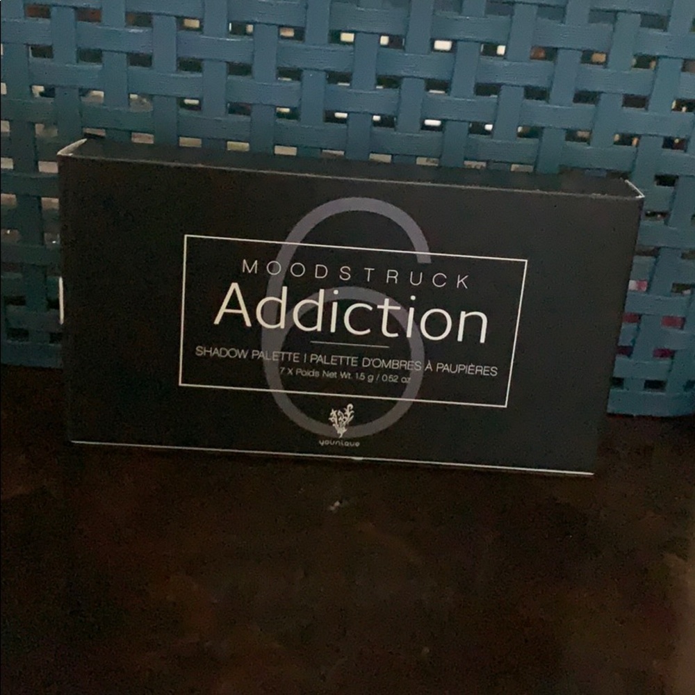Younique Addiction Shadow Palette 6